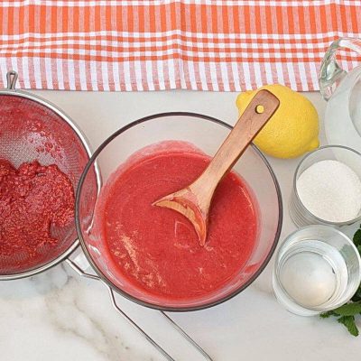 Homemade Raspberry Peach Lemonade recipe - step 2