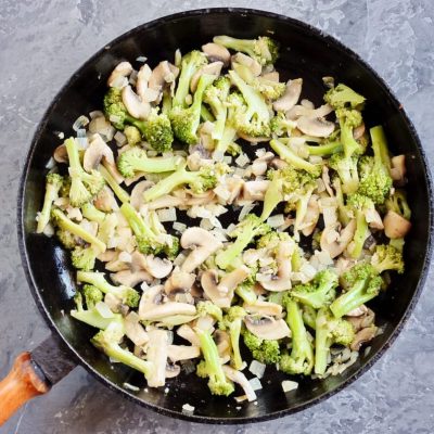 Mushroom, Broccoli & Cheddar Bundles recipe - step 3