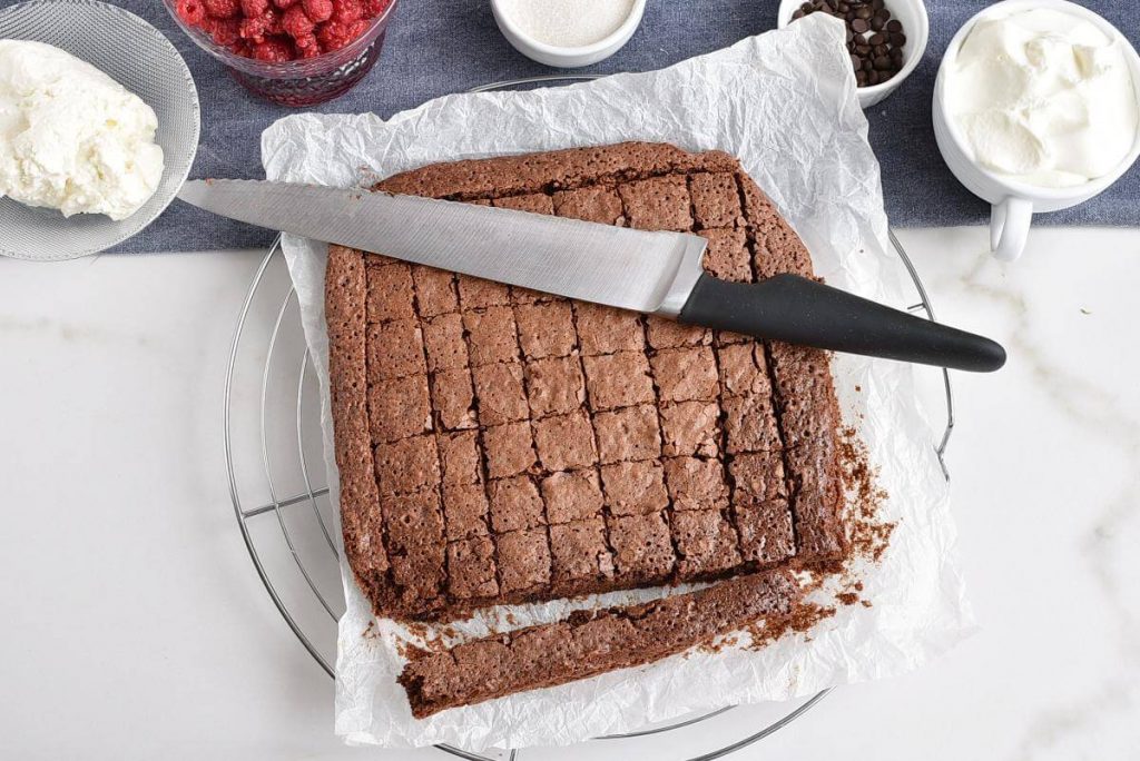Raspberry Brownie Cheesecake Trifles recipe - step 4