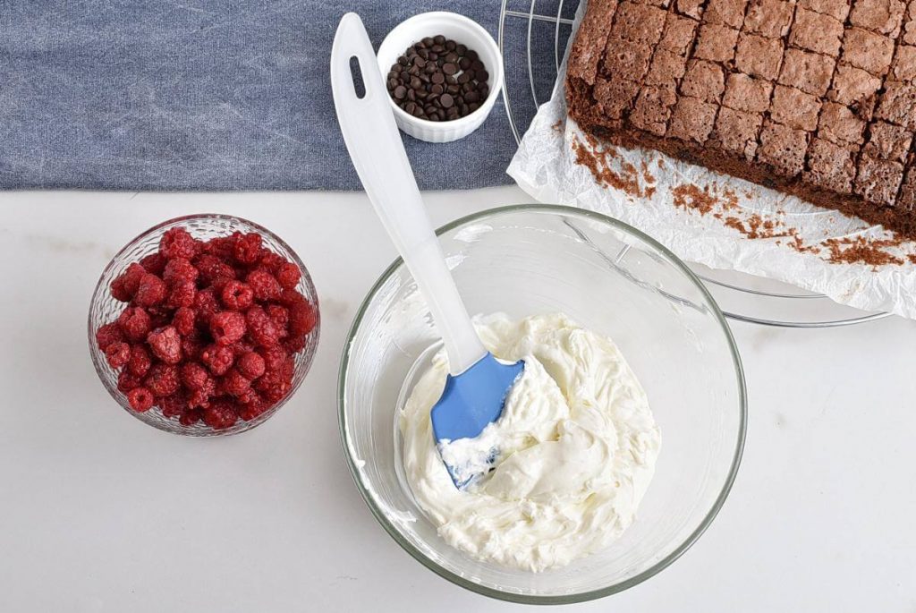 Raspberry Brownie Cheesecake Trifles recipe - step 5