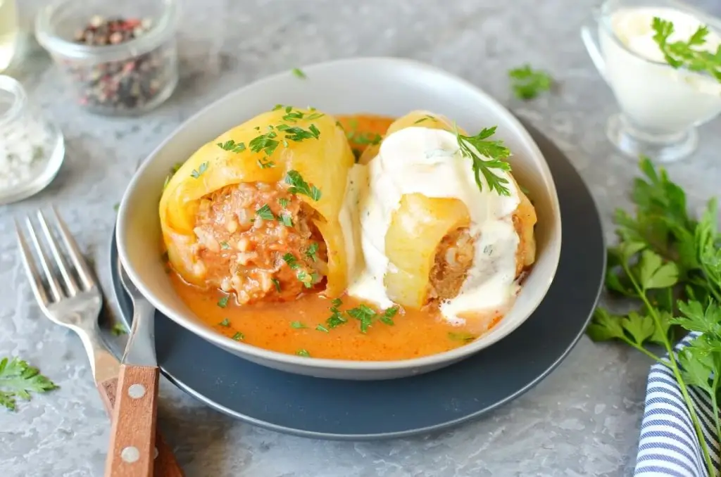 Romanian Stuffed Peppers (Ardei Umpluti)