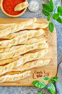 The Best Homemade Breadsticks