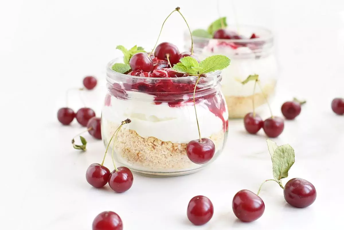 Сherry Сheesecake Dessert Jars Recipe–Homemade Сherry Сheesecake Dessert Jars–Easy Сherry Сheesecake Dessert Jars