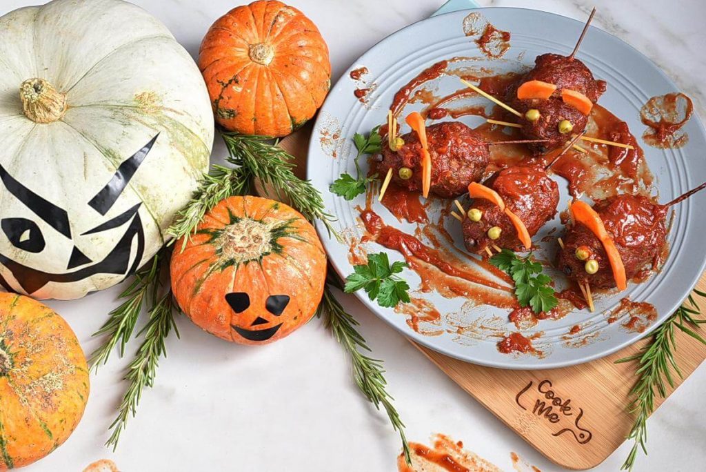 How to serve Halloween Bloody Baked Rats