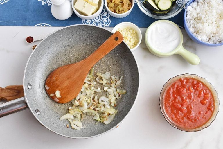 Step 1 - Middle Eastern Fried Tomato Rice
