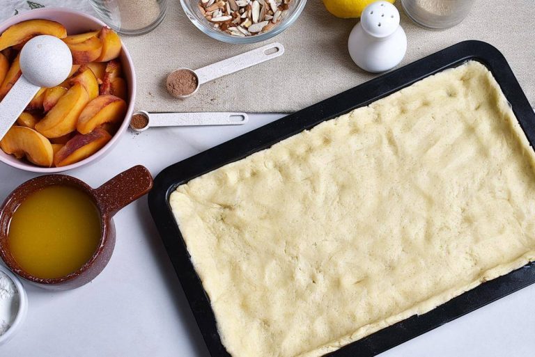 Step 3 - Peach Streusel Slab Pie