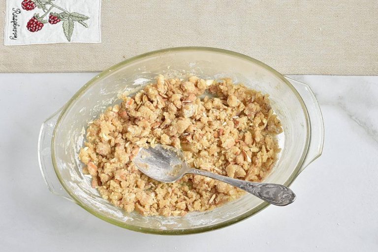Step 7 - Peach Streusel Slab Pie
