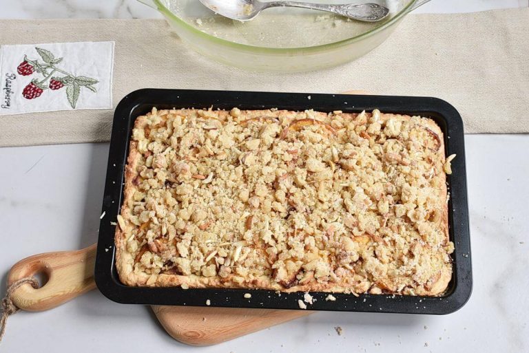 Step 8 - Peach Streusel Slab Pie