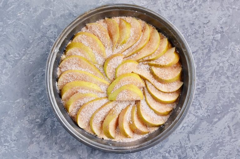 Step 8 - Pear Cake with Cinnamon Sugar