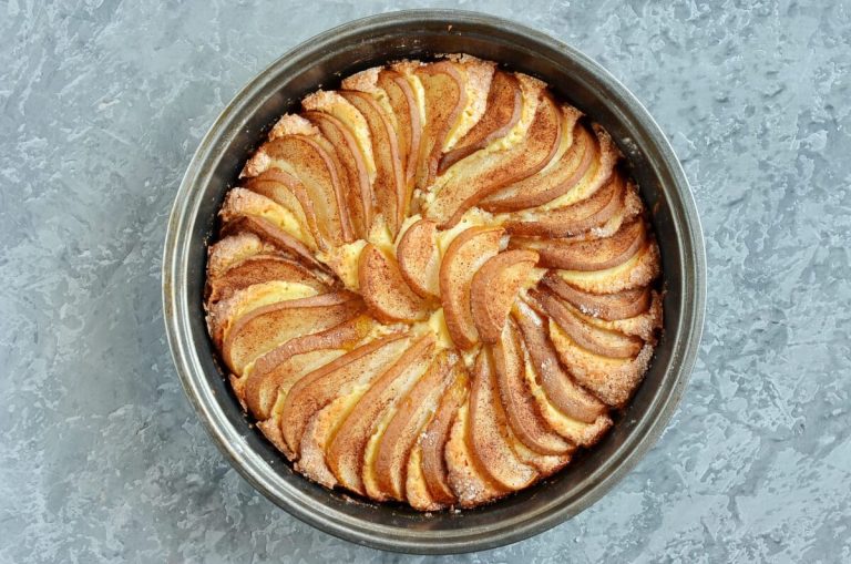 Step 9 - Pear Cake with Cinnamon Sugar