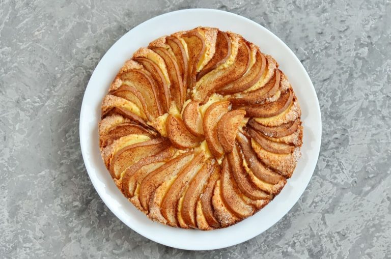Step 10 - Pear Cake with Cinnamon Sugar