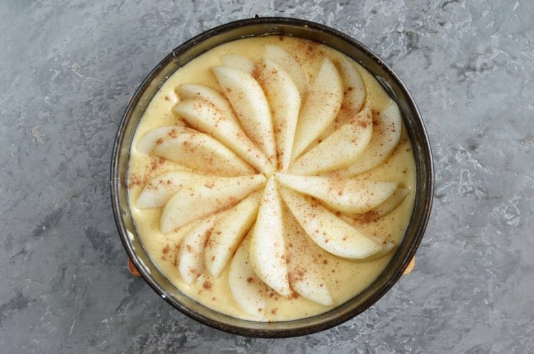 Step 5 - Pear Yogurt Cake