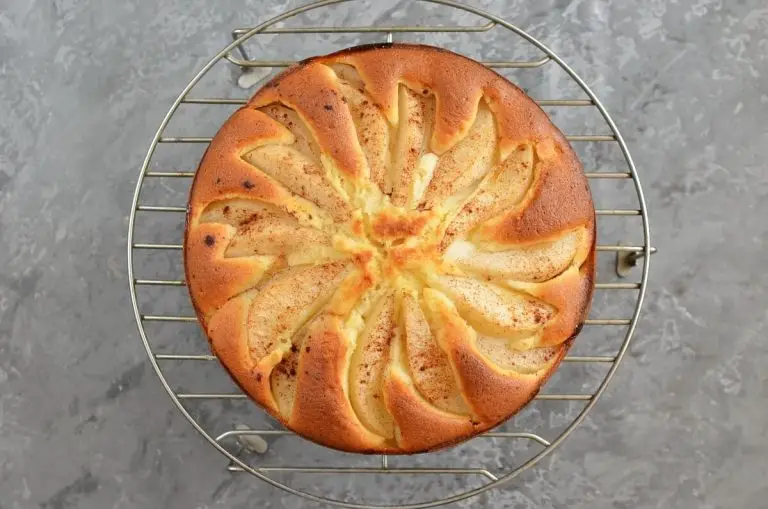 Step 7 - Pear Yogurt Cake