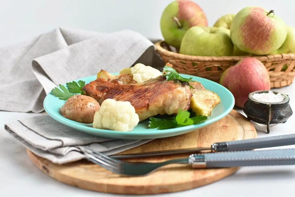 Pork Chops and Apples