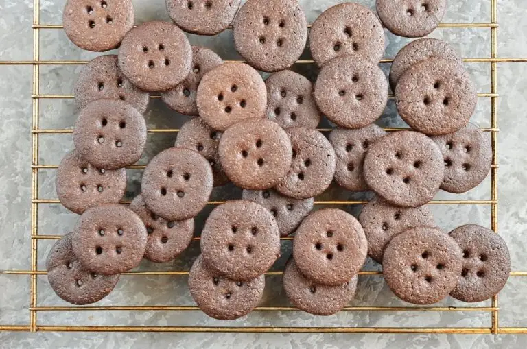 Step 10 - Spiced Chocolate Shortbread Buttons