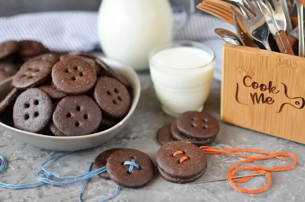 Spiced Chocolate Shortbread Buttons
