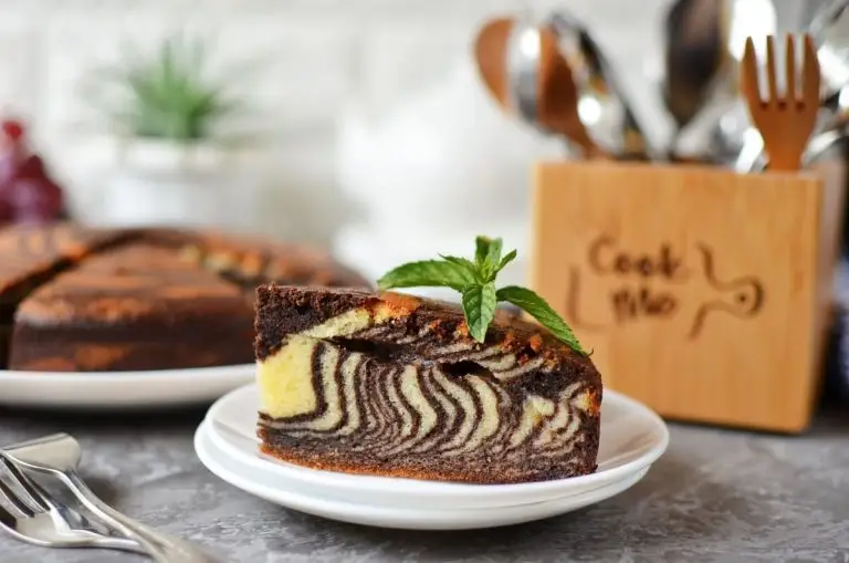 Step 10 - The Best Zebra Cake