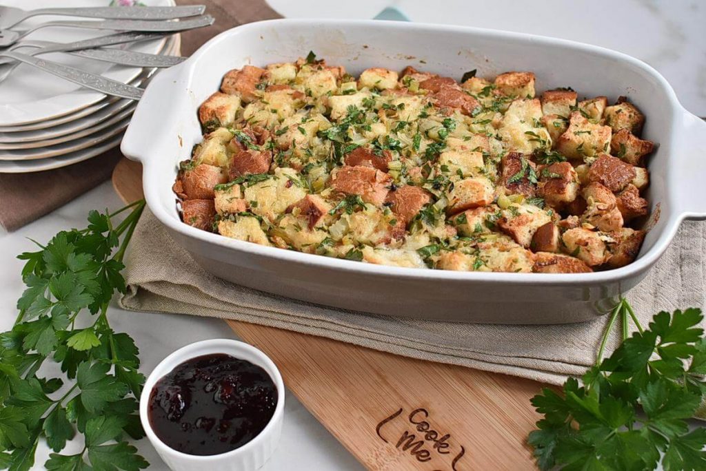 How to serve Classic Traditional Thanksgiving Stuffing