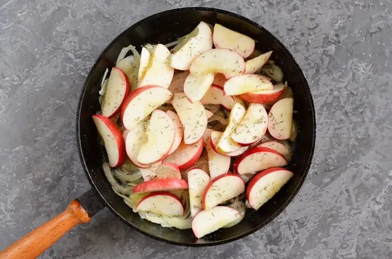 Step 4 - Cornbread with Caramelized Apples and Onions