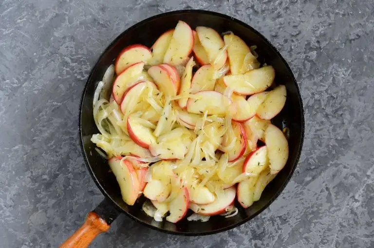 Step 4 - Cornbread with Caramelized Apples and Onions
