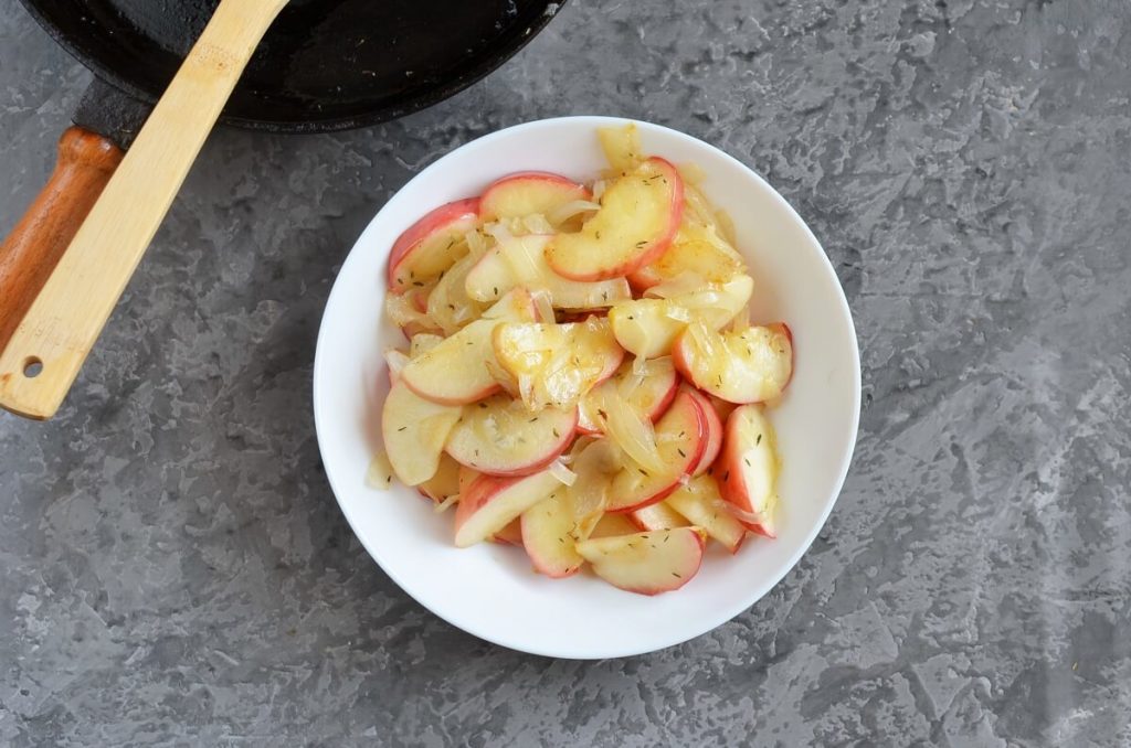 Cornbread with Caramelized Apples and Onions recipe - step 5