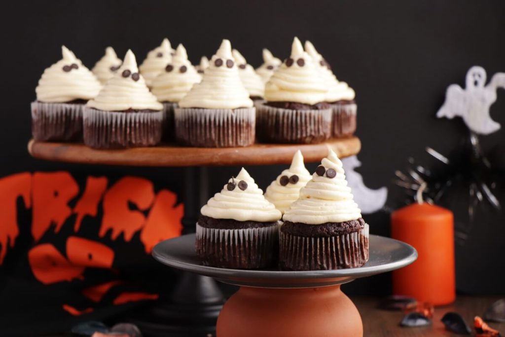 Easy Halloween Cupcakes Recipes-Halloween Cupcake Ideas-Easy Ghost Halloween Cupcakes