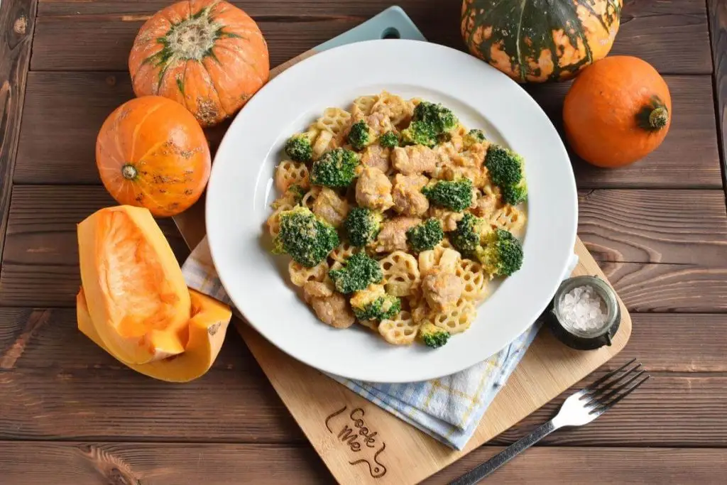 Pasta with Pumpkin Sauce with Broccoli