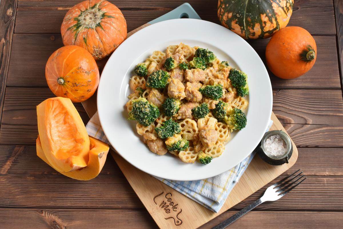Pasta with Pumpkin Sauce with Broccoli