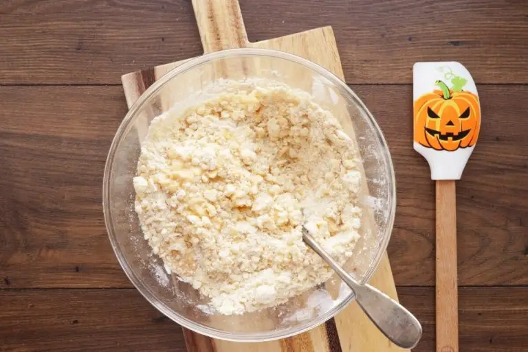 Pumpkin Cut-Out Pie recipe - step 1