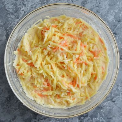 Quick Potato and Carrot Latkes recipe - step 4