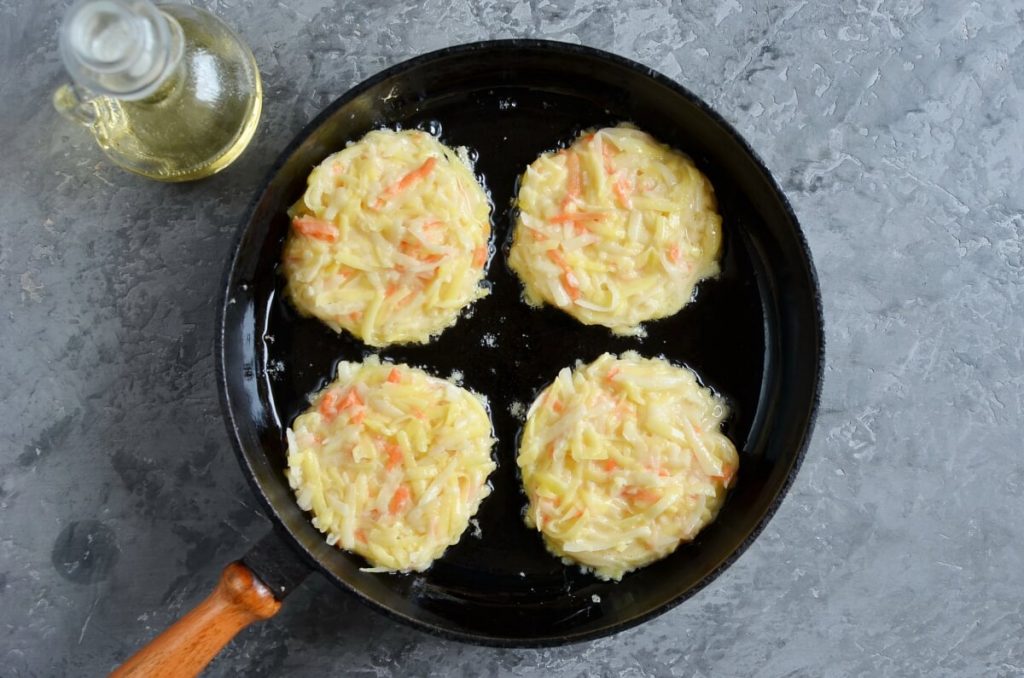 Quick Potato and Carrot Latkes recipe - step 5