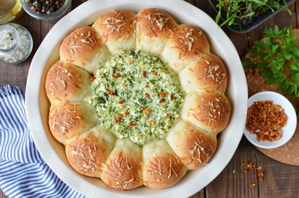 How to serve Baked Biscuit Wreath Dip