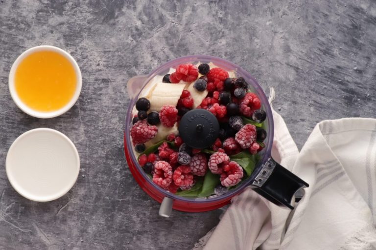 Step 1 - Berry Green Smoothie