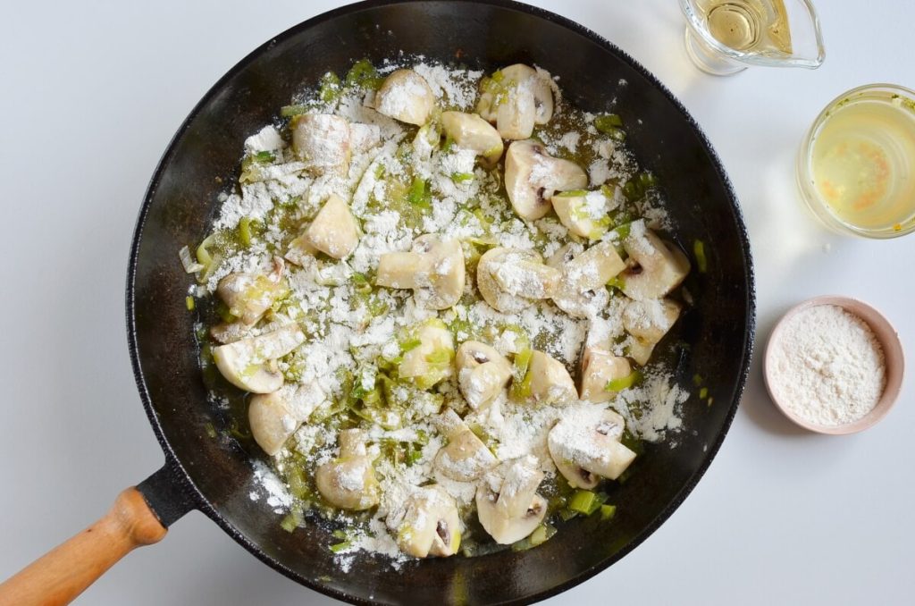 Braised Chicken Thighs with Mushrooms and Leeks Recipe Cook.me Recipes