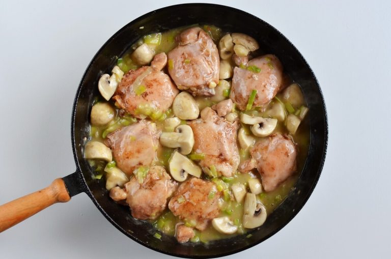 Braised Chicken Thighs with Mushrooms and Leeks Recipe Cook.me Recipes