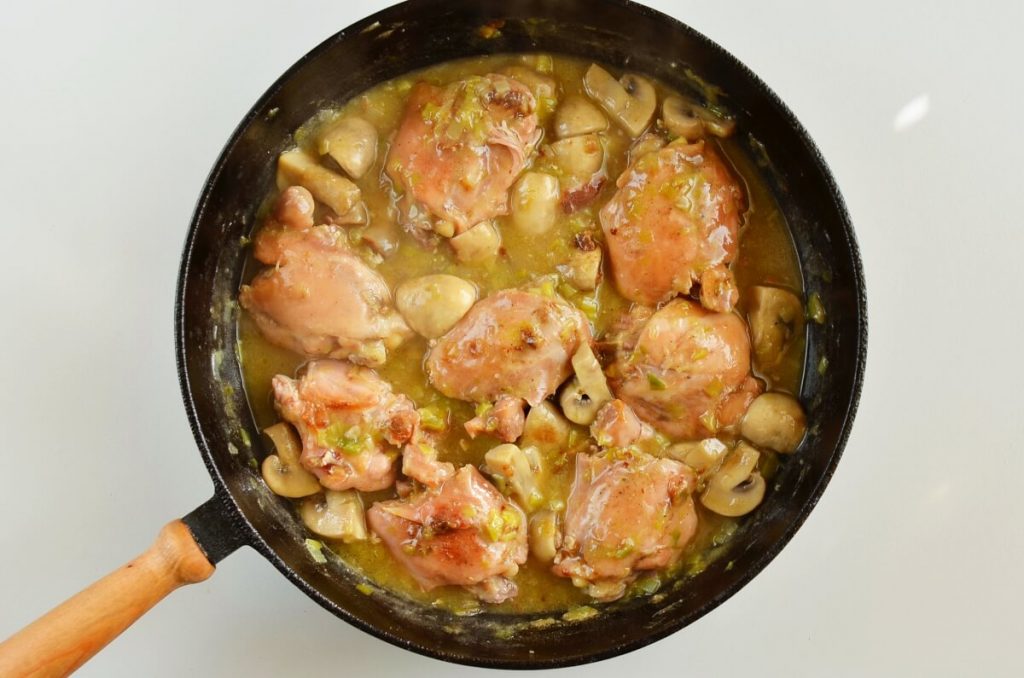 How to serve Braised Chicken Thighs with Mushrooms and Leeks