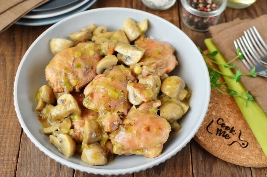 Braised Chicken Thighs with Mushrooms and Leeks