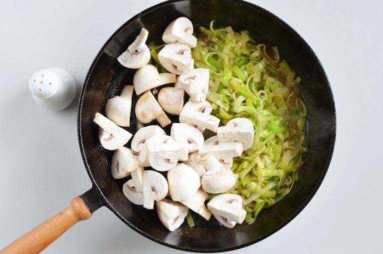 Braised Chicken Thighs with Mushrooms and Leeks Recipe Cook.me Recipes