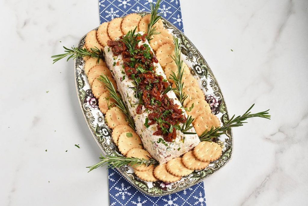 How to serve Christmas Appetisers – Italian Cheese Log