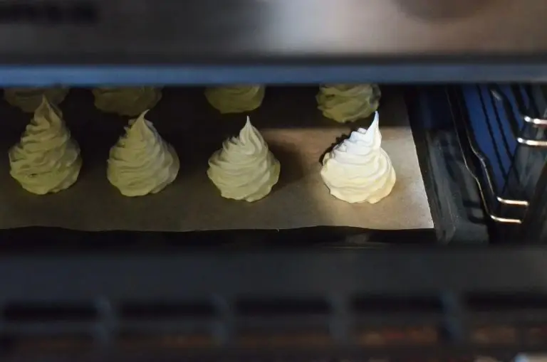 Step 6 - Christmas Tree Meringue Cookies