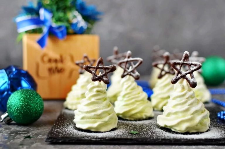 Step 12 - Christmas Tree Meringue Cookies
