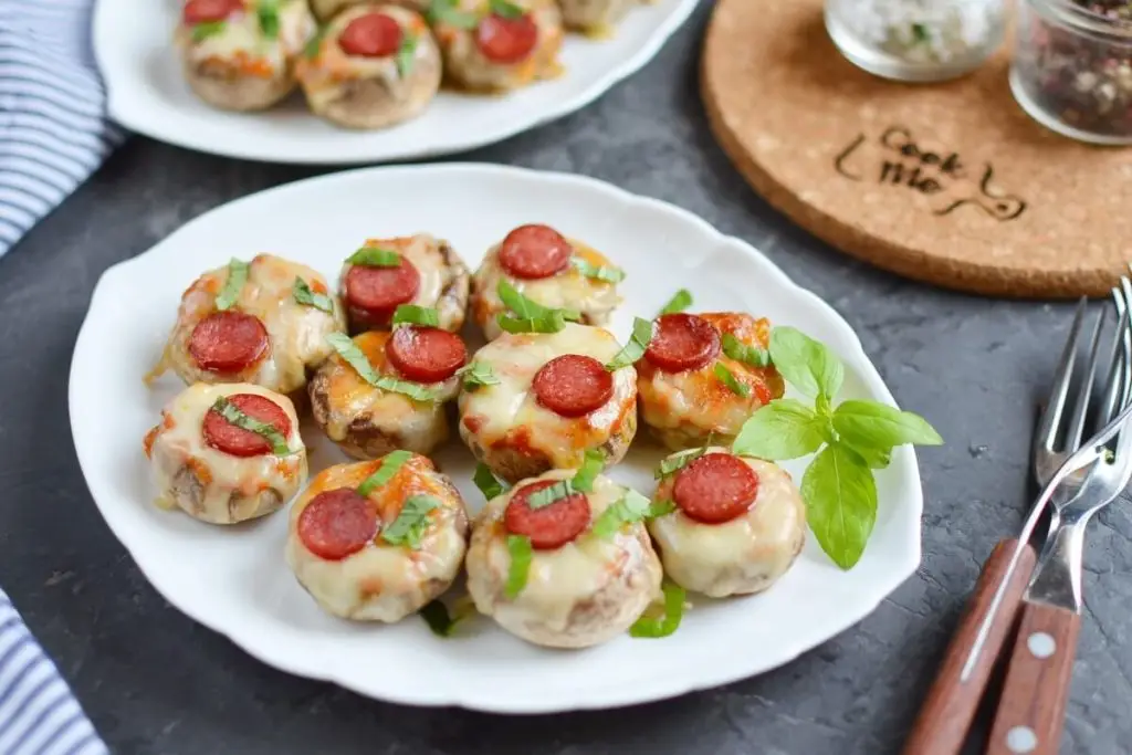 Pizza-Stuffed Mushrooms