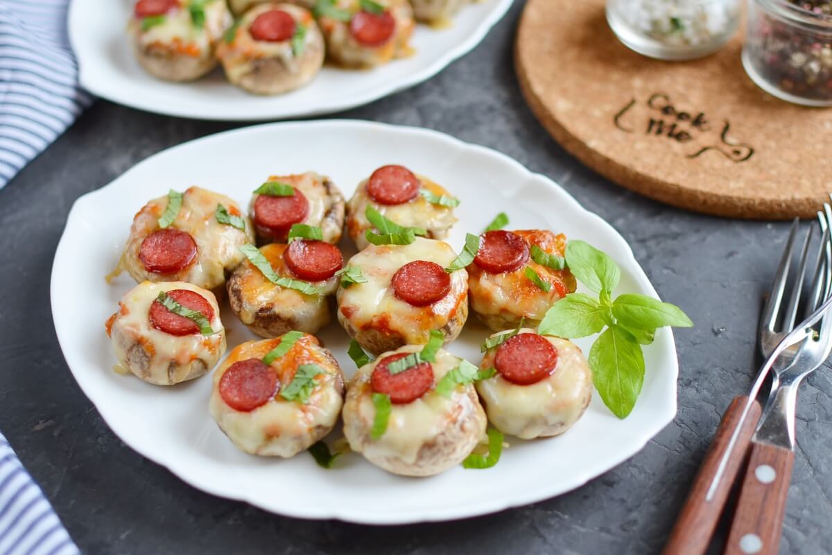 Pizza-Stuffed Mushrooms