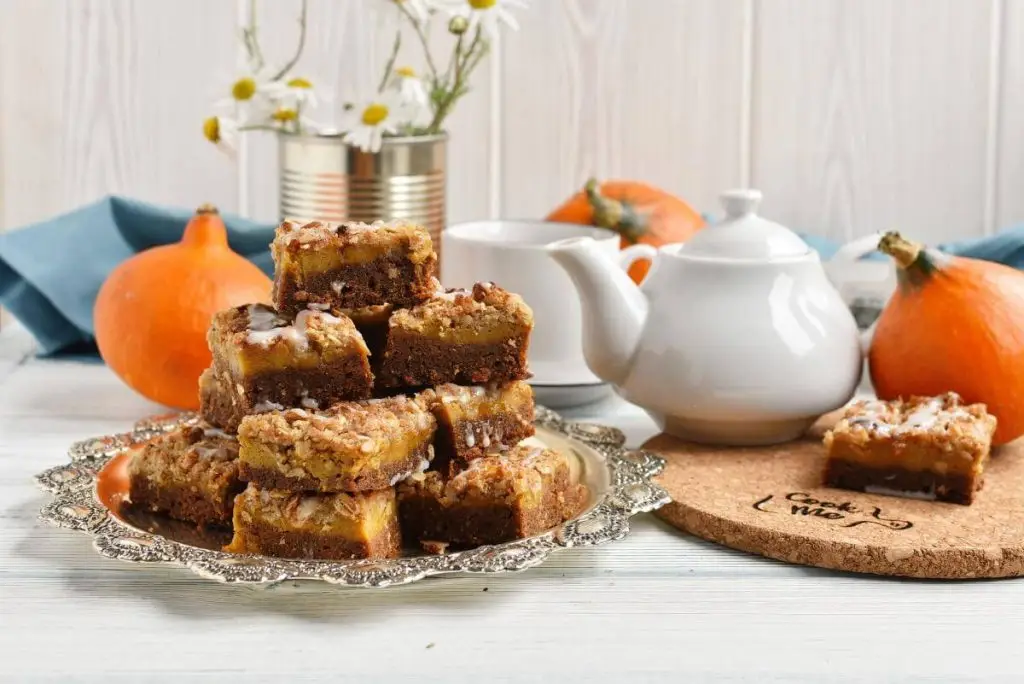 Pumpkin Streusel Bars
