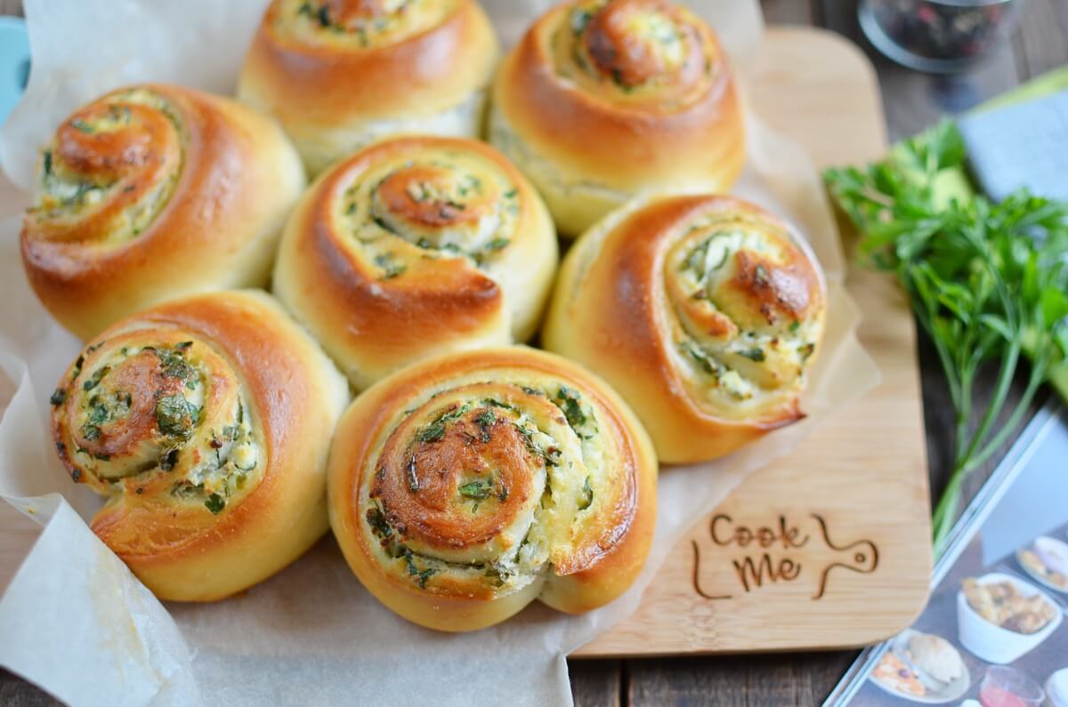 Tear & Share Feta Herb Bread