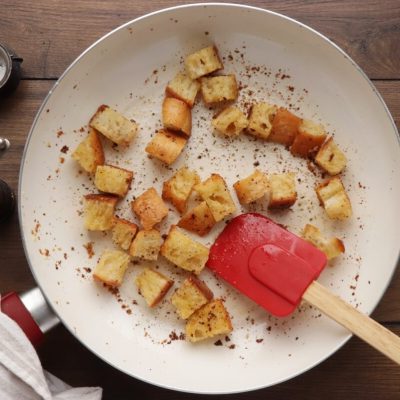 Cauliflower Bisque with Brown Butter Croutons recipe - step 4
