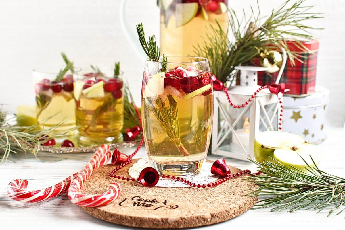 Christmas Sangria Recipes–Homemade Christmas Sangria–Easy Christmas Sangria