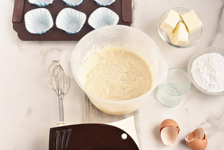Step 2 - Easy Champagne Cupcakes