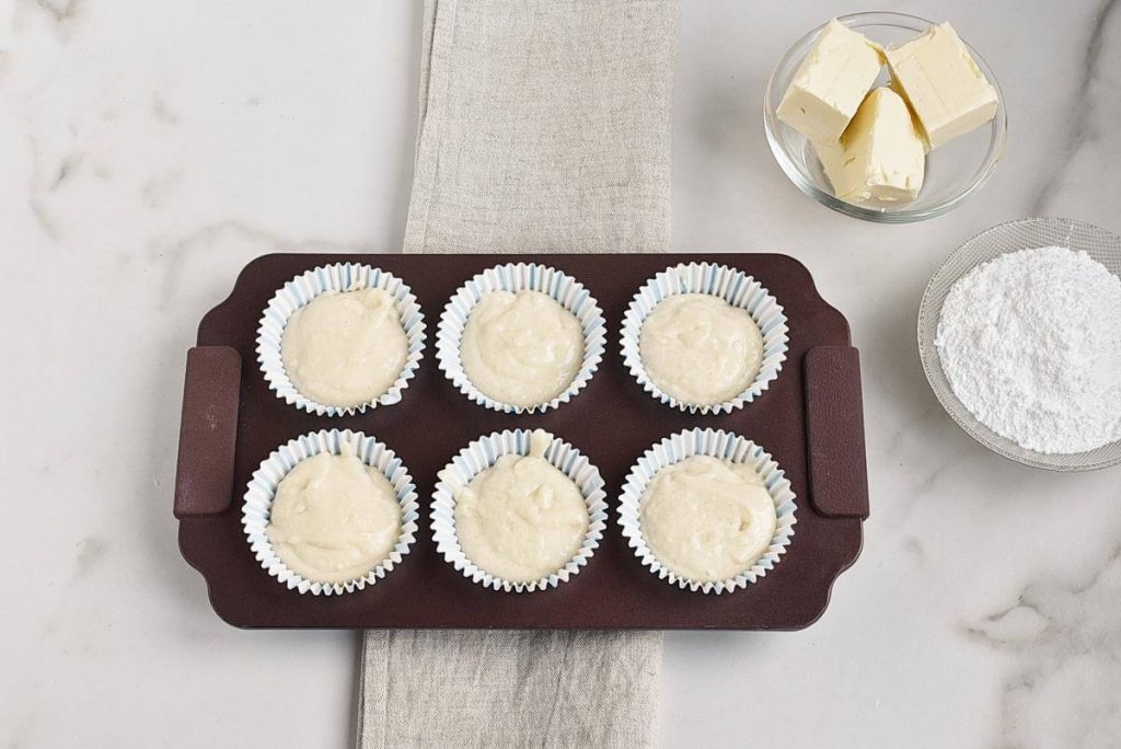 Easy Champagne Cupcakes recipe - step 3
