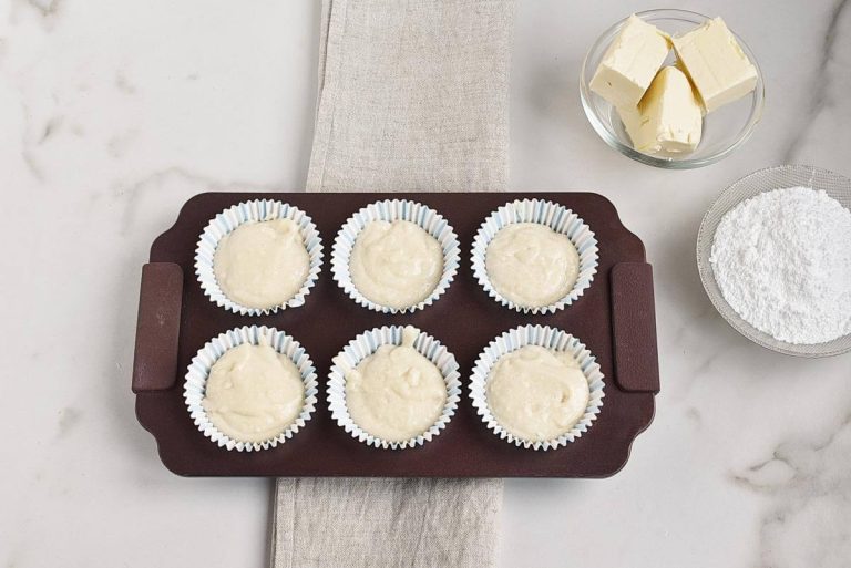 Step 3 - Easy Champagne Cupcakes